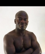  Gespierde neger masseert graag  